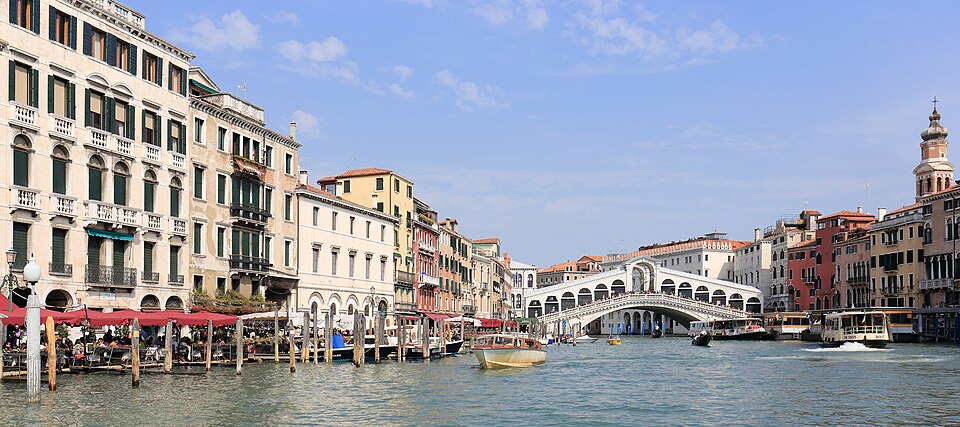 Venice: Evening Illuminated Tour